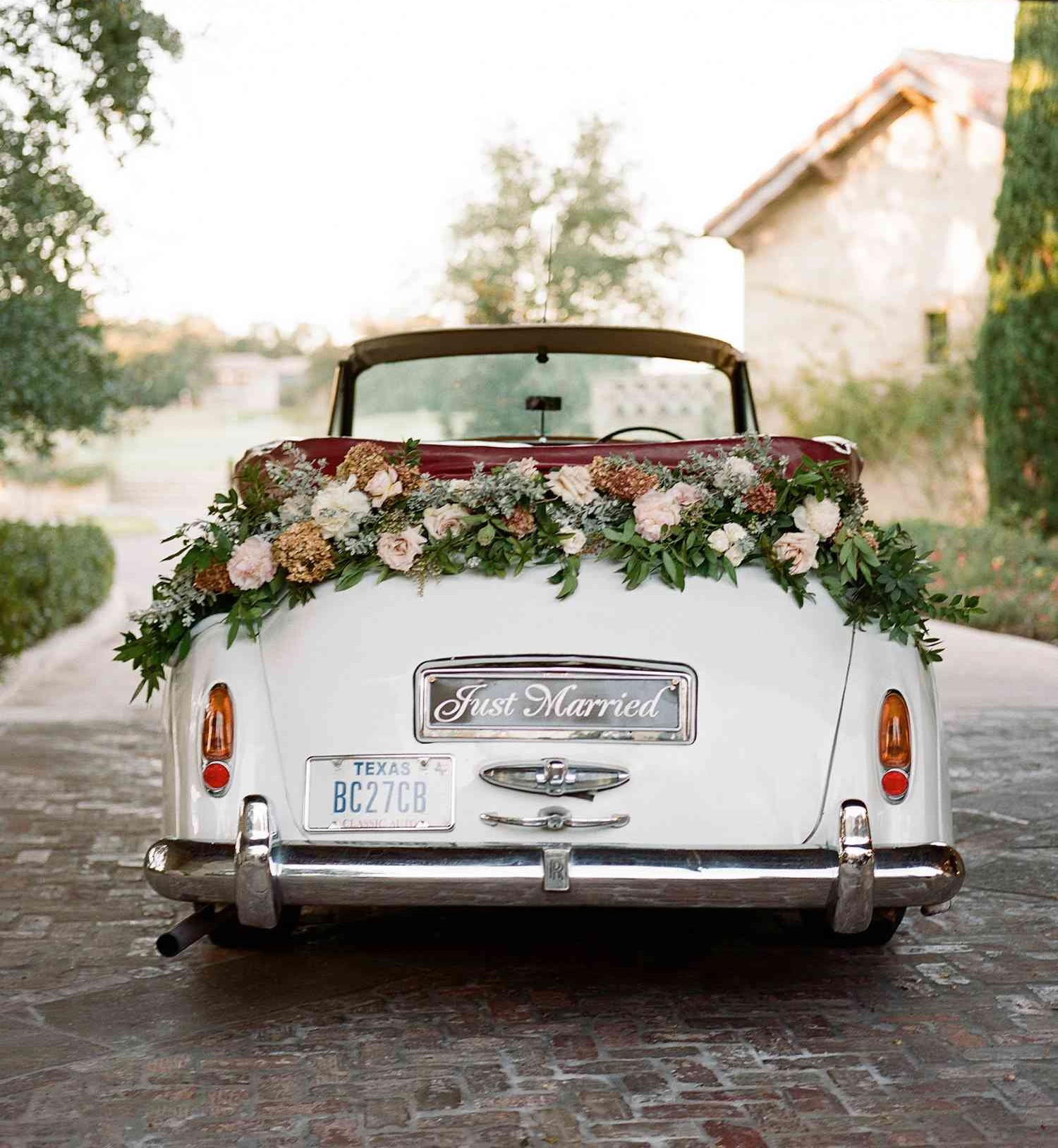 Voiture de mariés